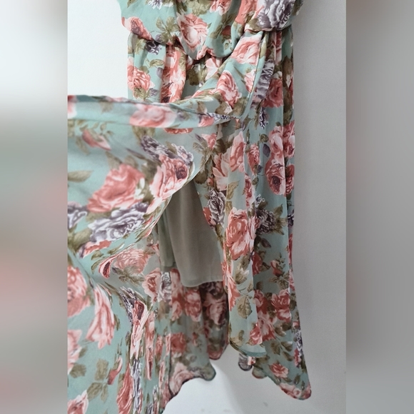 Floral dress size medium - Picture 4 of 5